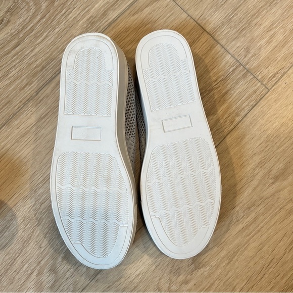 NWT Slip On Grey Knit Shoe - Picture 4 of 6